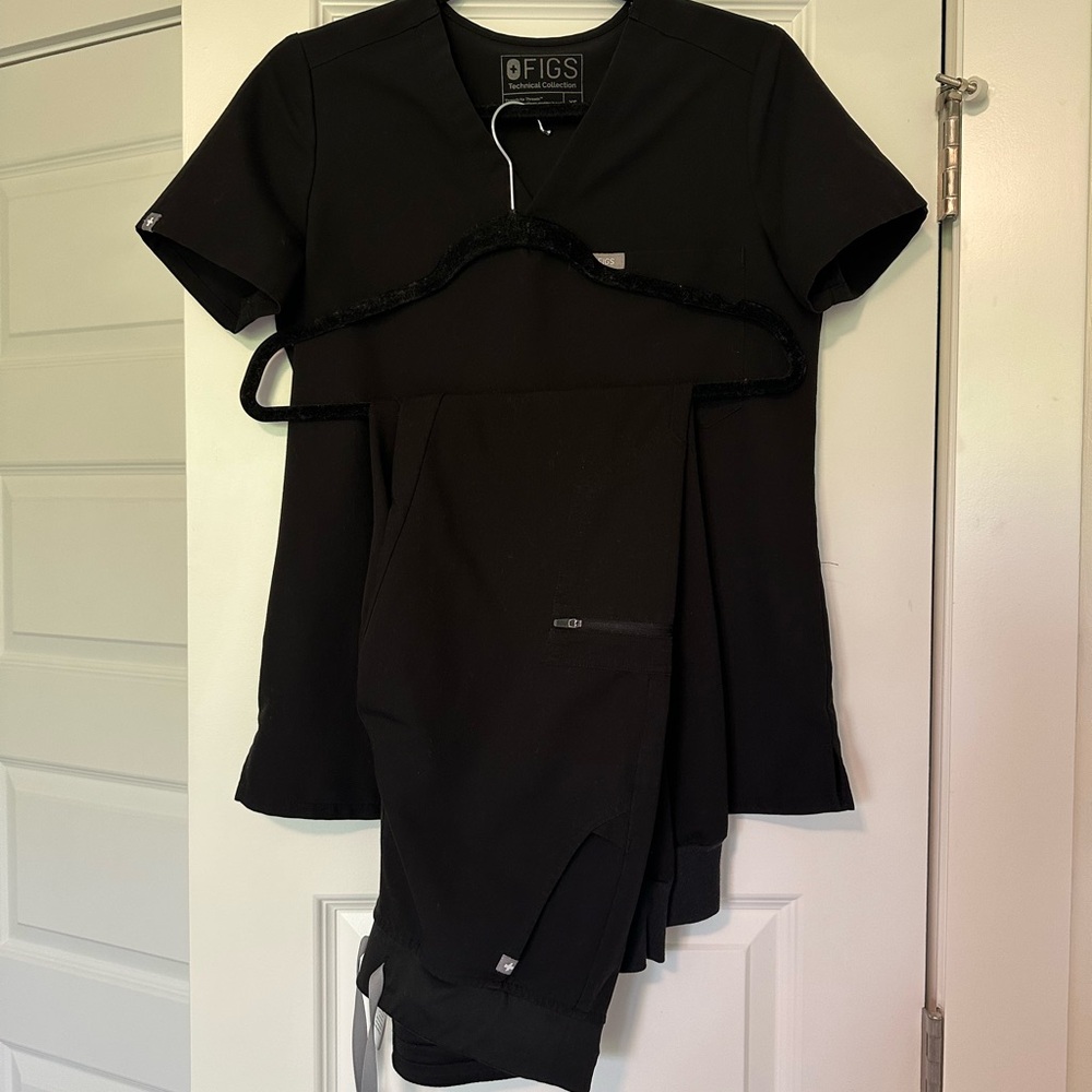 Figs Black Scrub Set